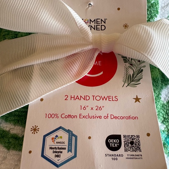 Vibrant NWT Tropical  Green and Blue , pack of 2 Hand Towels. - Picture 2 of 4